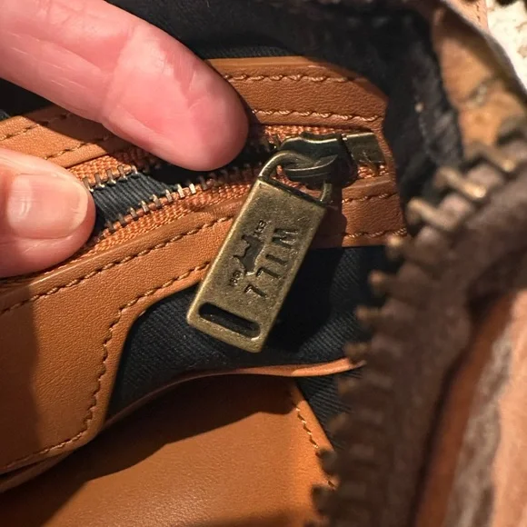 WILLI EST.1981 LEATHER CROSSBODY Bag TAN - Picture 7 of 11